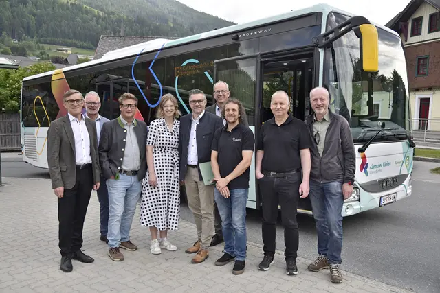 V. li.: Johann Lüftenegger (Bürgermeister St. Margarethen), Johann Ramsbacher (Vizebgm. Rennweg am Katschberg), Patrick Lengdorfer (GF TVB Region Katschberg Lieser-Maltatal), Lisa Aigner (GF TVB Salzburger Lungau Katschberg), Markus Schaflechner (GF Regionalverband Lungau), Manfred Sampl (Obmann Regionalverband Lungau), Georg Macheiner (KEM-Management Lungau), Martin Bacher (GF Bacher Touristik GmbH), Hannes Bogensperger (externe Fachbegleitung). | Foto: (c) Holitzky