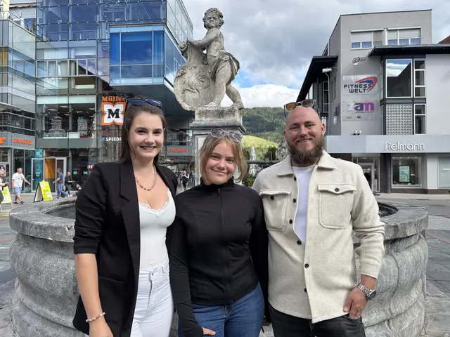 Rebeka Szlovak-Szabo und Istvan Szlovak testen gemeinsam mit Istvans Tochter Dominika (Mitte) jede einzelne Route ausgiebig, bevor ein Spiel auf der Plattform freigeschaltet wird. | Foto: MeinBezirk/Astrid Moder