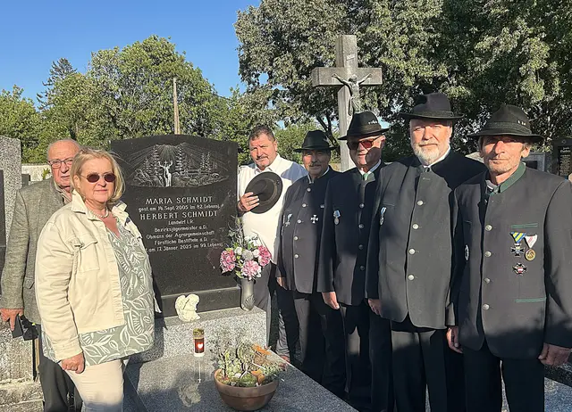 Schwiegersohn und Enkeltochter von Herbert Schmidt, Josef und Karin Mewald, Josef Kohzina, Walter Ofenauer, Johann Gründler, Herbert Ofenauer, Christian Rohringer. | Foto: Christine Kohzina 