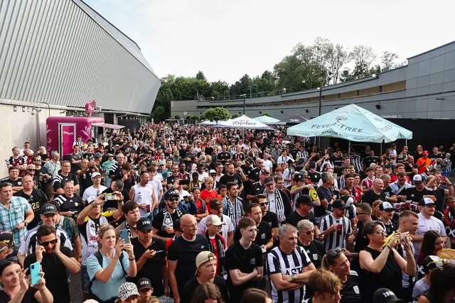 "Wir wollen den Double-Sieger sehen": Die Fanzone der Raiffeisen Arena war wieder bestens gefüllt und macht Vorfreude auf den Saisonstart am kommenden Wochenende. | Foto: Reischl
