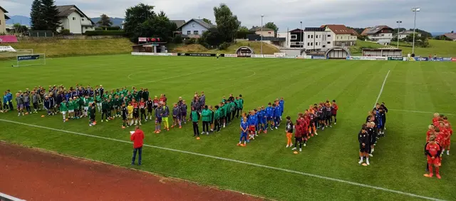 Siegerehrung des Nachwuchs-Fußballturnieres 2025. | Foto: Askö Ohlsdorf