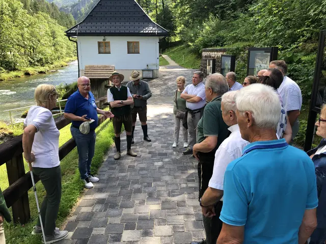 Die ehemaligen Bürgermeisterinnen und Bürgermeister besichtigten unter anderem die Kläfferquelle. | Foto: ABC Liezen