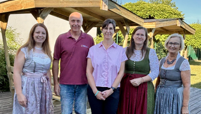 Die Goldhauben- und Kopftuchgruppe Pregarten bedankt sich bei allen Beteiligten für die gute Zusammenarbeit beim Projekt. | Foto: Goldhauben- und Kopftuchgruppe