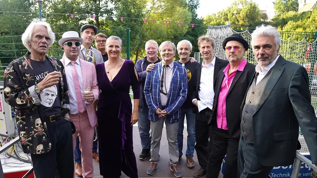 Freunde und Weggefährten von Georg Danzer feiern  alljährlich den Geburtstag des Publikumslieblings. Auch auf der Zwettler Sommerbühne. | Foto: Franz Fichtinger