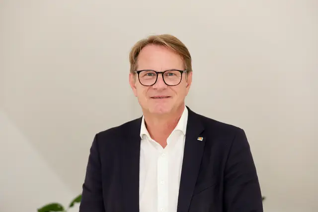 Für Hartbergs Bürgermeister Marcus Martschitsch ist eines offensichltich: Die Menschen wollen Inhalte aus ihrem unmittelbaren Lebensumfeld lesen – dafür brauche es einfach starke regionale Medien. | Foto: Alfred Mayer