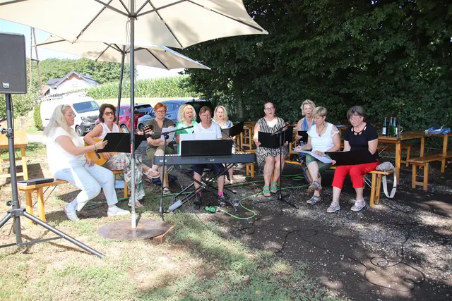 Für die musikalische Umrahmung des Wortgottesdienstes sorgte der Kirchenchor Dietersdorf | Foto: MeinBezirk/Herwig Brucker