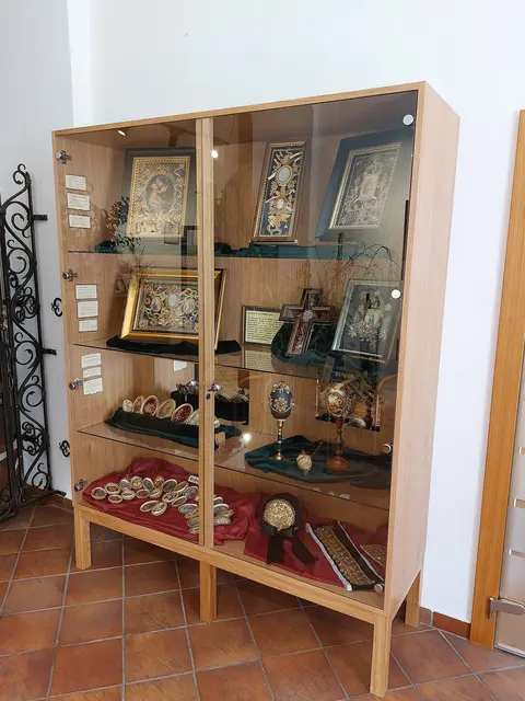 Feinste Handwerkskunst: Die Klosterarbeiten sind im Foyer des Hauses der Region in Wolfsberg zu sehen. | Foto: Stadtgemeinde Wolfsberg