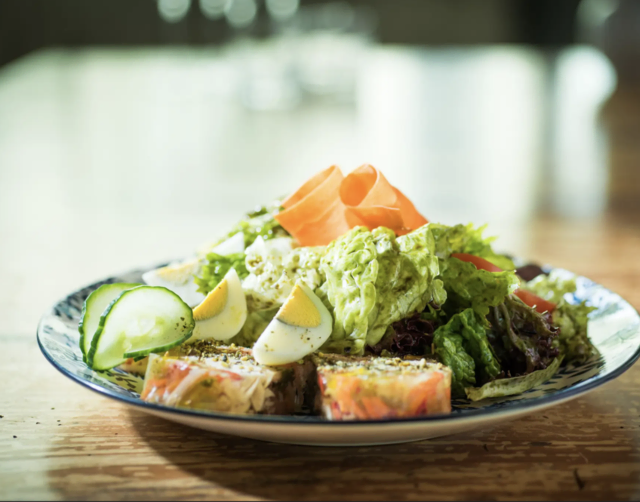 Ob Käferbohnensalat, hausgemachte Aufstriche oder Kreationen wie "Beet Tartar" - die pflanzliche Auswahl in steirischen Buschenschenken ist groß. (Symbolbild)  | Foto: Strobl Christa