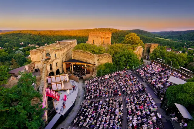 Die "Oper BURG GARS" setzt zum großen Finale ihrer 37. Spielzeit an und sorgt noch einmal für besondere Momente. | Foto: Andreas Anker