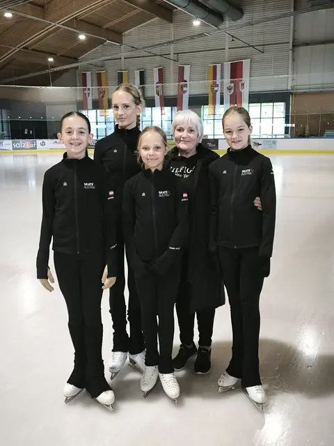 Polina Zeciri, Marie Födinger, Lara Grieshofer, Susan Mason, Marie Mitterbauer. | Foto: Eislaufverein Gmunden