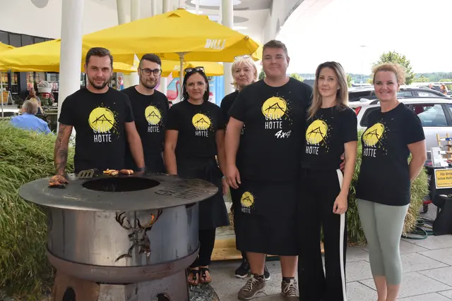 Das Team der Grillhütte sorgte für Kulinarik für den guten Zweck. | Foto: MeinBezirk/Michael Strini