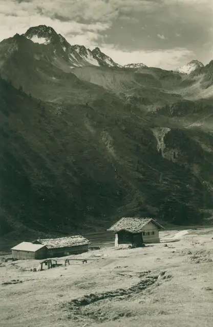 Im Jahr 1882 kam auf der Oberissalm im Oberbergtal ein Bauernknecht aus Völs beim Edelweißpflücken ums Leben.  | Foto: Much Heiss, Alpiner Kunstverlag, Innsbruck; Bildarchiv Georg Jäger