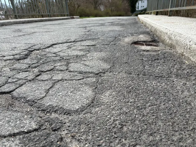 Nach Berichten von Greenpeace über möglichen Asbest in Wiens Straßen reagierte die Stadt mit Proben und Sofortmaßnahmen. (Symbolfoto) | Foto: MeinBezirk.at