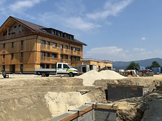 Blick vom Hotel auf die Skipiste. Die Aparthotels Hochficht in Seitelschlag.  | Foto: Karin Bayr