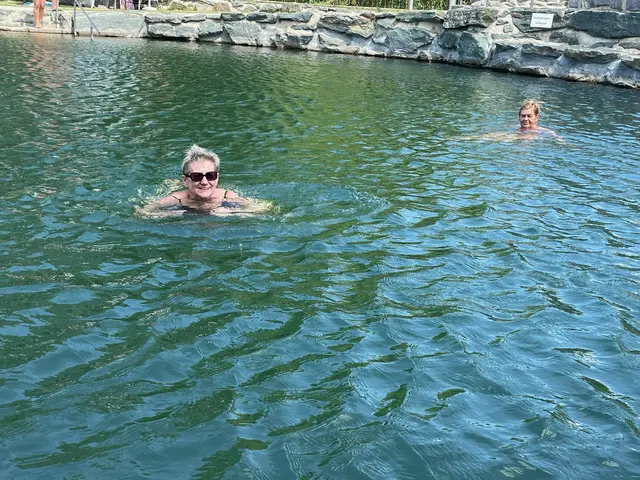 Bis neue Wasserproben Entwarnung geben, bleibt das Baden im Naturbadesee Markt St. Martin aus gesundheitlichen Gründen untersagt. | Foto: Diewald