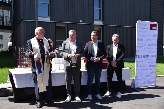 Pfarrer Josef Pletzer übernahm die Segnung. | Foto: Barbara Fluckinger