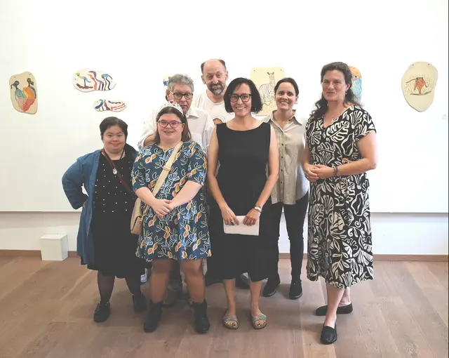 Die Künstler und Mitarbeiter der Kunstwerkstatt Gmunden mit Gmundens Vize-Bürgermeisterin Uli Feichtinger (r.). | Foto: Lebenshilfe OÖ
