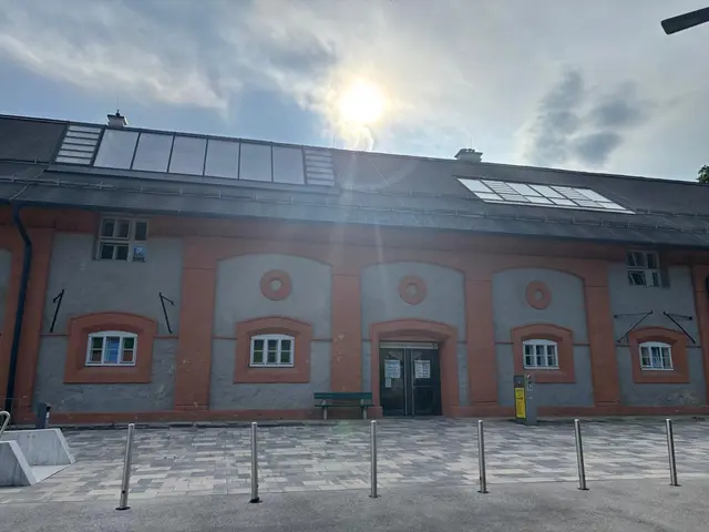 Im Mauerbacher Gemeindeamt wurde viel über die Kinderbetreuungsgebühren diskutiert.  | Foto: Bernd Dorner