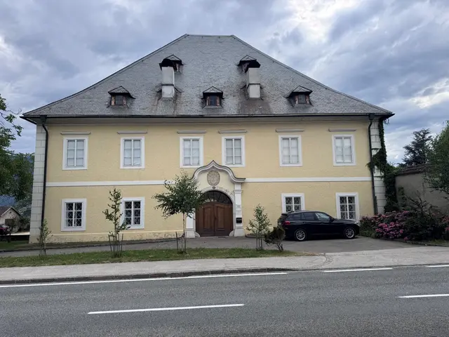 In diesem Gebäude war einst Wolfgang Nikolaus Pertl, der Großvater von Wolfgang Amadeus Mozart, als Verwalter der Salzburger Erzbischöfe tätig. Heute befindet sich das Haus im Besitz der Familie Habsburg. | Foto: Gemeinde St. Andrä