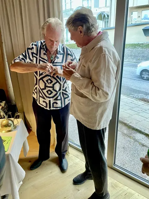 Trotz seiner Berühmtheit ist Hans Theessink ein jovialer Künstler mit dem man nett plaudern kann!