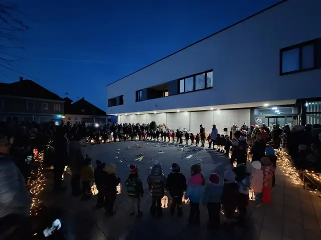 Zuvor ein Parkplatz, jetzt ein Raum zum Verweilen und Feste feiern. | Foto: Gemeinde Scharten