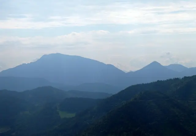 Die Bergwelt ist kaum zu sehen, hier der eher graue Ötscher.