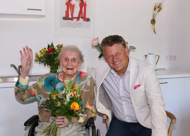 Bürgermeister Christian Scheider besuchte Frau Forstner persönlich, um ihr zum 101. Geburtstag zu gratulieren. | Foto: StadtKommunikation / Buchner