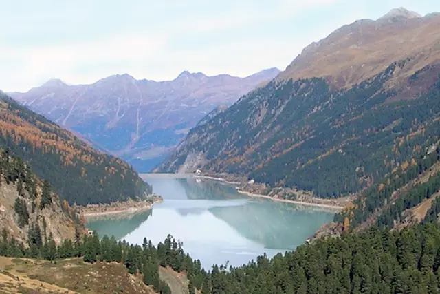Voller Speichersee im Herbst, Kaunertal
