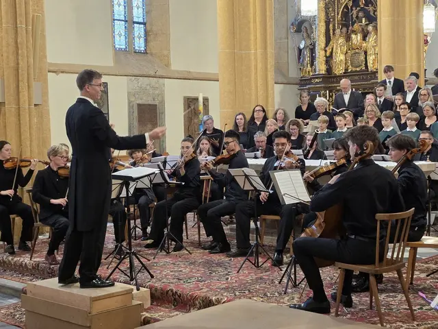 Großes Kirchenkonzert mit zwei besonderen Werken in der Stiftskirche St. Lambrecht, Orchester und Chor, am Dirigentenpult Matthias Unterkofler. | Foto: Anita Galler