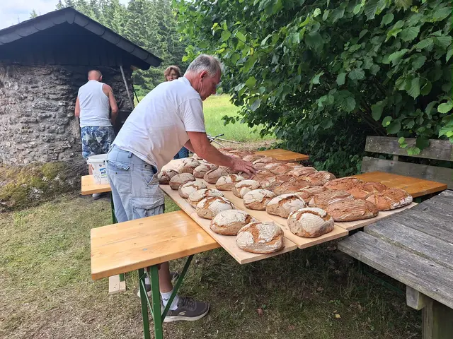 Am 1. August gibts Brotbacken wie anno dazumal und geselliges Beisammensein. | Foto: Dorferneuerungsverein Arbesbach 