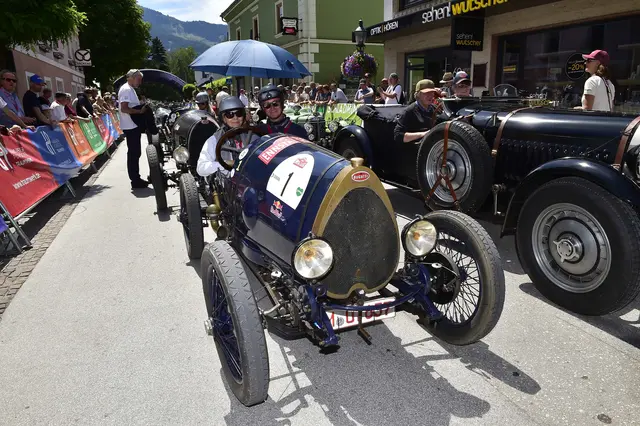 Mit dem Grand Prix durch Gröbming endete die 34. Ausgabe der Oldtimer-Rallye. | Foto: Ennstal-Classic/Peter Meierhofer