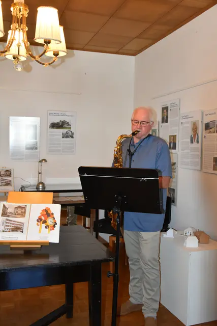 Karl Aufner sorgte für die musikalische Untermalung | Foto: Julia Lirsch / MeinBezirk