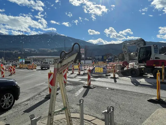 Innsbruck und seine Baustellen. Jetzt gibt es scharfe Kritik am Baustellenmanagement. (Archivbild) | Foto: MeinBezirk