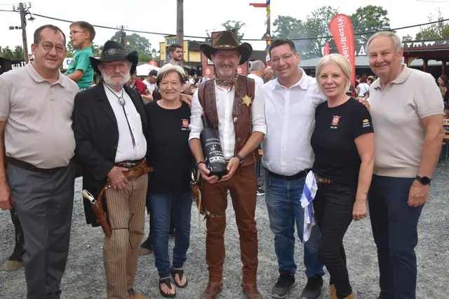 Wirtschaftskammer gratulierte zum Lucky Town-Jubiläum: Paul Gregorits, Fritz, Renate und Sascha Wurglits, Matthias Mirth, Martina Wurglits, Helmut Tury | Foto: MeinBezirk/Michael Strini