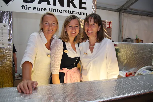 Michaela, Sabine und Regina im Einsatz für den Sportverein.