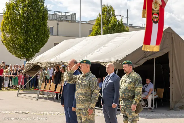 Otto Auer, Brigadier Georg Härtinger (1. Reihe) gefolgt von BM Paul Frühling und Oberstleutnant Horst Pozewaunig (2. Reihe)(vlnr). | Foto: cine-motion.at / R. Ivanek