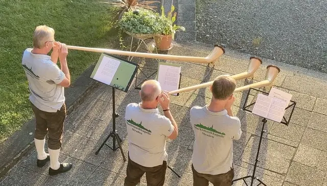 Unter den Musikanten waren auch Weisenbläser der Marktmusikkapelle Straden. | Foto: MeinBezirk/Gerda Sammer-Schmidt
