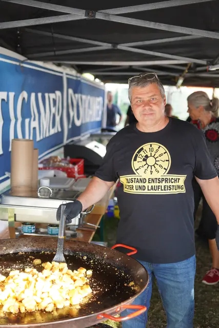 Martin Weidlinger bereitete frischen Kaiserschmarrn zu.