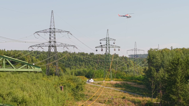 Die doppelsystemige 110-kV-Freileitung spannt sich über eine Trassenlänge von rund 42 Kilometern und läuft zum großen Teil parallel zur bestehenden 380-kV-Leitung. | Foto: Netz Burgenland