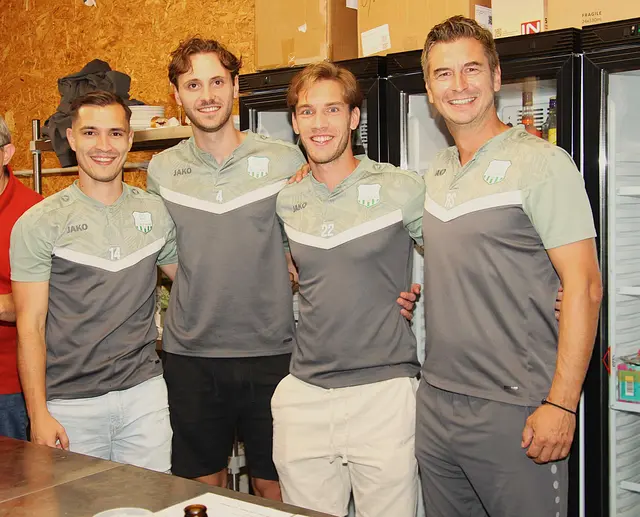 Schlainings Fußballer zapften so manches Bier für die Besucherinnen und Besucher. | Foto: Peter Seper