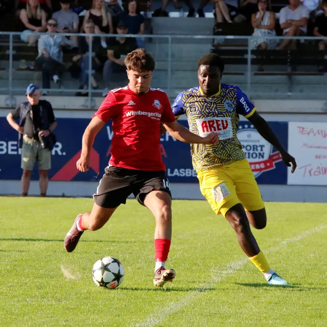 Erik Weichselbaumer (Lasberg, l.) im Laufduell