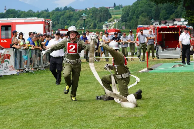 Beim Ausrollen der Schläuche zählt beim 54. Bezirksnassleistungsbewerb jede Sekunde. | Foto: Feuerwehr Baumkirchen