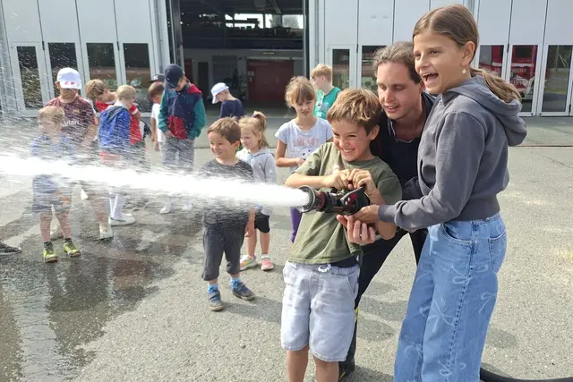 Einmal ein Strahlrohr bedienen dürfen | Foto: Grünewald