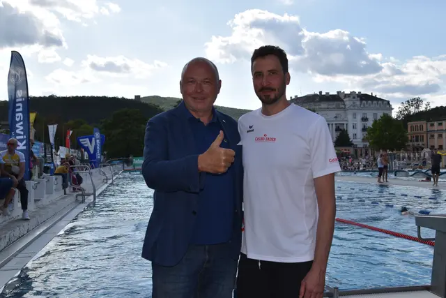 Peter Koczan und Florian Janistyn vom Casino Team. Er ist 16,5 km geschwommen. | Foto: Mirjam Preineder