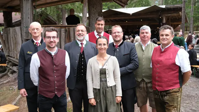 Das Bewerterteam bei der Marschbewertung in Sautens - v.l.: Landesstabführer Siegfried Ingruber, Andre Platzer, Markus Schiffer, Bernhard Fuchsberger, Tina Schädle, Daniel Mair, Harald Bonelli und Harald Breyer