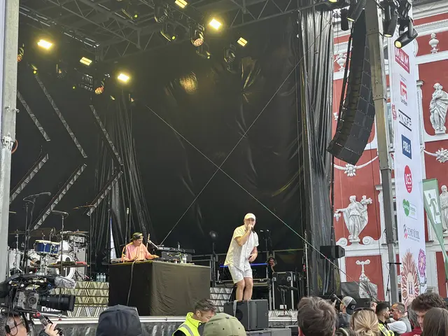 Natürlich hatte der deutsche Hiphop-Künstler seinen größten Clubhit "Türlich türlich" im Gepäck. | Foto: MeinBezirk/Astrid Moder