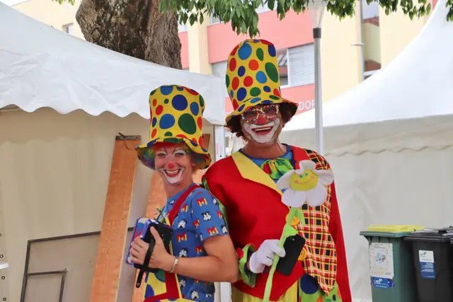 Heidi Korber und Sepp Zirkl begeisterten Jung und Alt als Clowns. | Foto: Edith Ertl