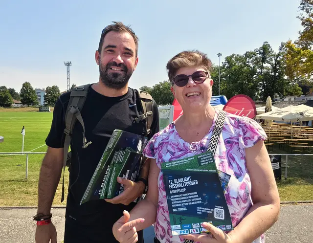 Oliver Schreiber und Karin Modl warben für das nächste Blaulicht Fußballturnier. | Foto: Christian Nowotny