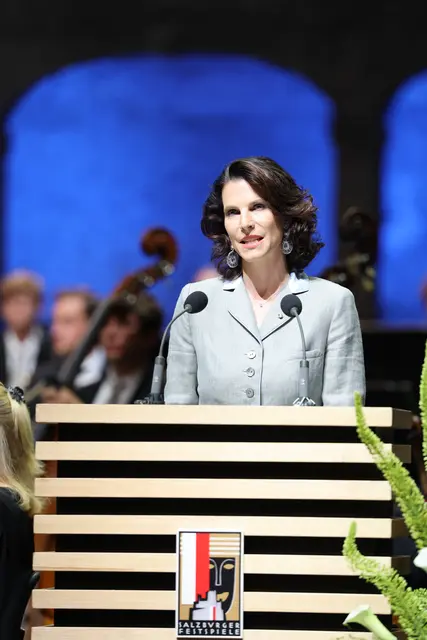 Landeshauptfrau Karoline Edtstadler, Festspieleröffnung 2026 | Foto: Land Salzburg / Neumayr / Kolarik