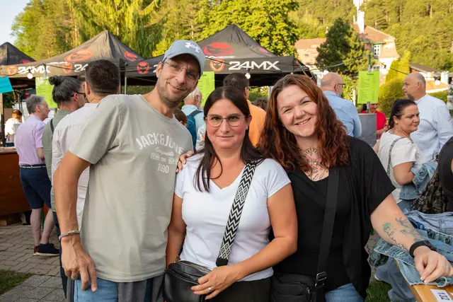 Michi Hörl, Tiffany Urban und Jutta Hörl im Puchberger Park.